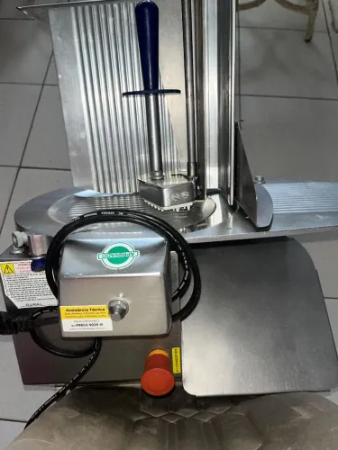 Cortador de frios em ótimo estado de conservação 