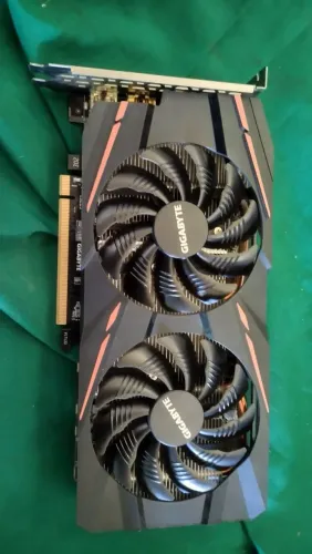 Placa de vídeo rx570 4gb gigabyte