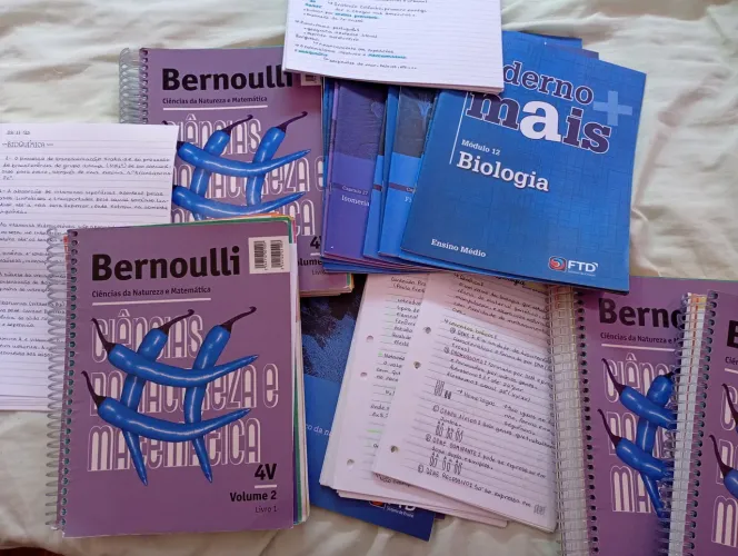Doação de material de estudo para o ENEM