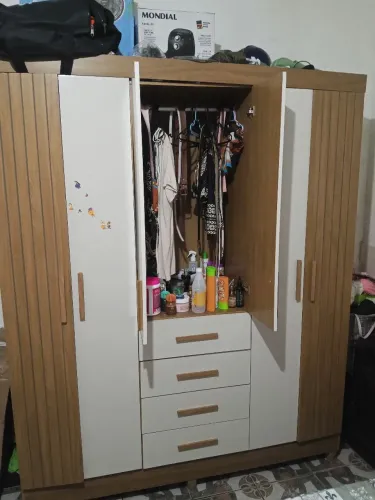 Guarda roupa 6 portas