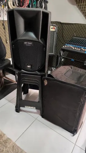 Caixa de som RCF 710A