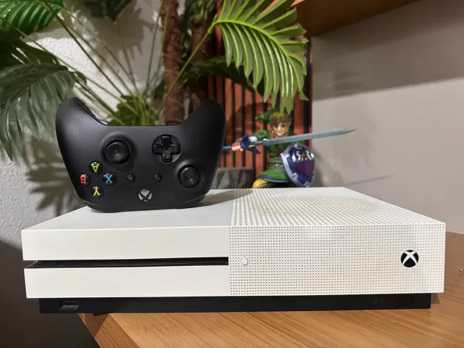 Xbox one s 1 tb semi novo
