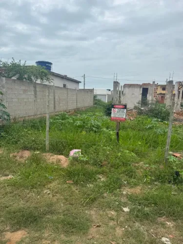 Vende -se terreno com fundação