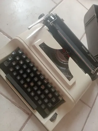 Máquina de escrever 1970/1980 antiguidade