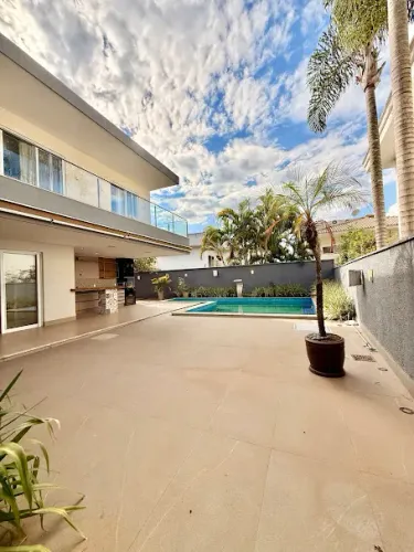 Sobrado à venda com 4 suites no Jardins Verona, Goiânia/Go.