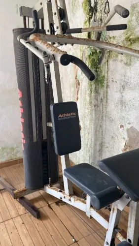 Aparelho de musculação multifuncional 