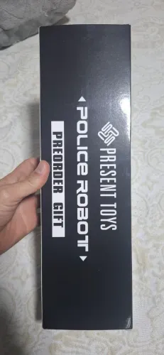 Boneco T1000 Present Toys (ler)