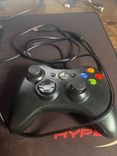 Controle Xbox 360 e PC com fio alternativo
