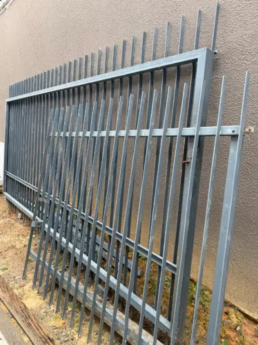 Protão e grade de ferro galvanizado 