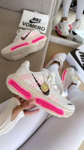Tenis Nike Air vomero  Branco Rosa