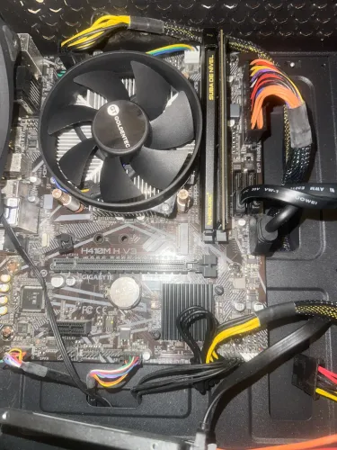 Placa mãe H410M H V3 pra retirada de peças(com defeito)
