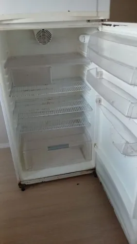 Geladeira com defeito R$350,00