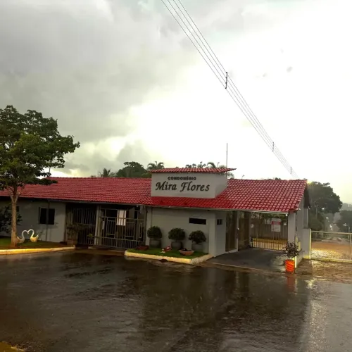 Chacara em condomínio Fechado a 15 min do Shopping Flamboyant Aceita Financiamento Bancári