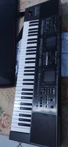 Teclado Roland EA7