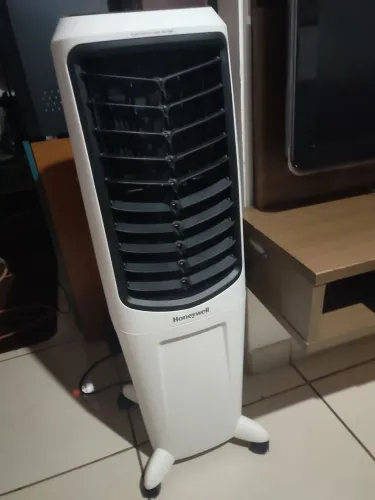 Climatizador Honeywell 30 litros em estado de novo.