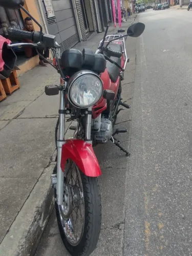 Vende moto conservada ótimo preço.
