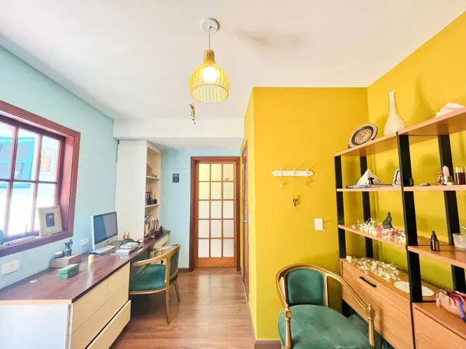 Casa para alugar ou compra na Chácara Santo Antonio.com 3 dormitórios, 4 banheiros e 2 vag