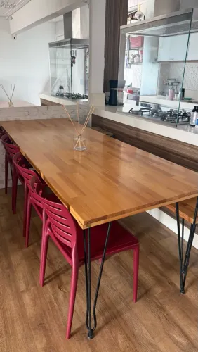 Mesa para sacada ou área de churrasqueira 