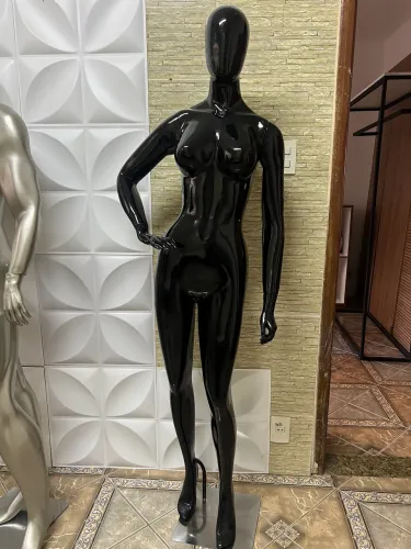 Manequim adulto feminino