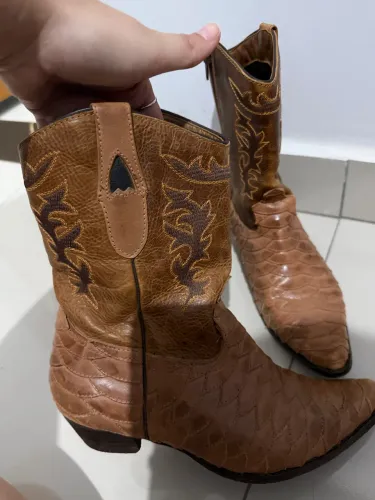 Bota bico fino