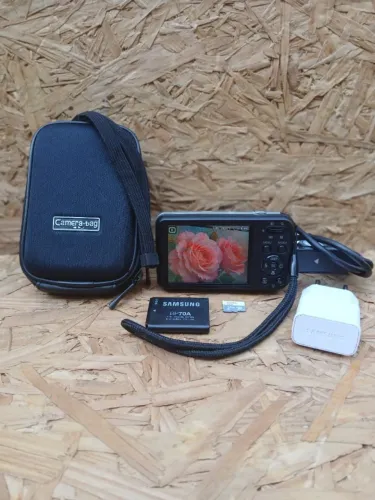 Camera Samsung pl120 - 14.2MP ( com tela de self )