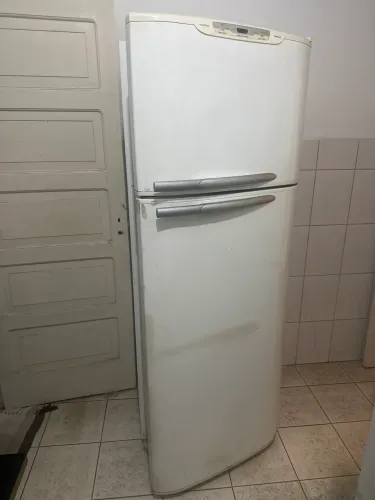 Geladeira paru não sei qual o defeito