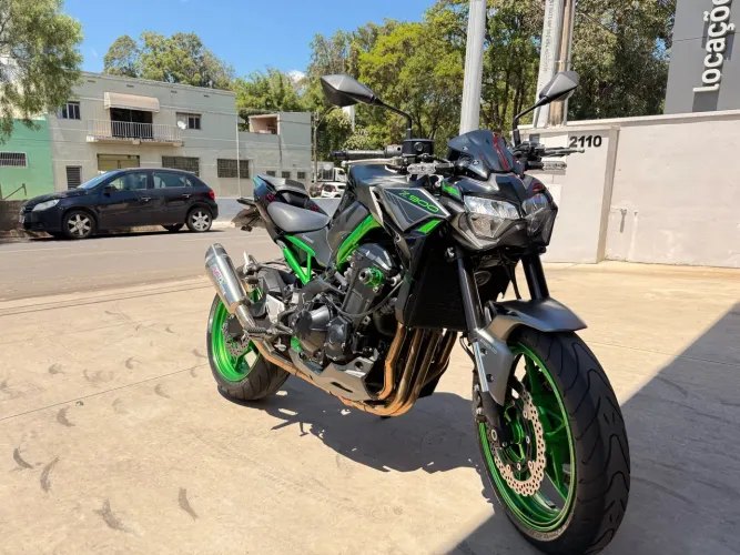Kawasaki Z 900 2025