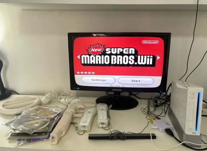 Nitendo Wii Desbloqueado Completo e com acessórios 