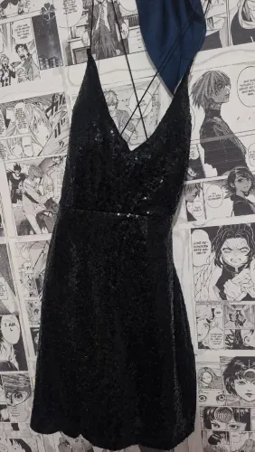 vestido preto brilhante