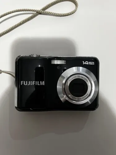 CÂMERA FUJIFILM FINEPIX AV100 14MP SEMINOVA