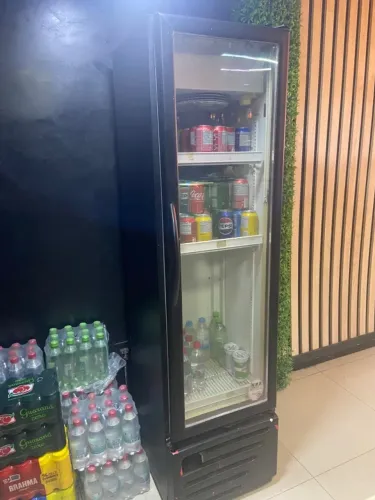 Venda urgente! Refrigerador para bebidas 1000R$