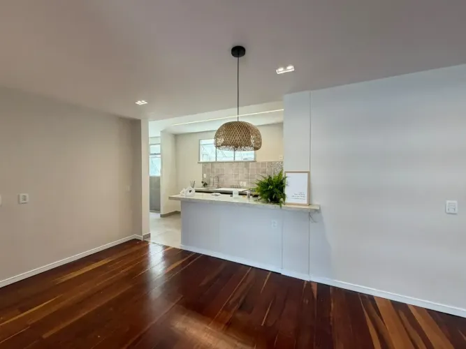 Apartamento de 120m² no Aldeota, com 4 quartos e 2 vagas soltas.