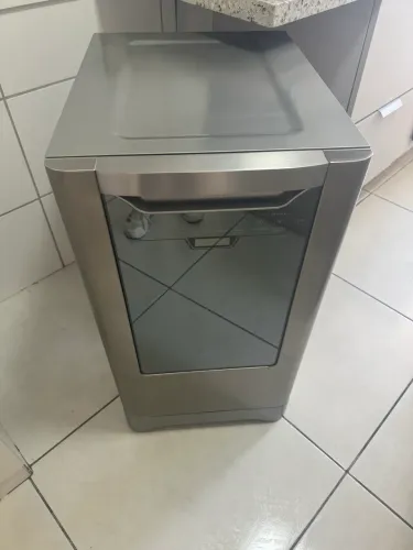 Máquina de lavar-loucas Electrolux 10 serviços.