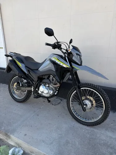 Bros 160 ABS Já no seu nome