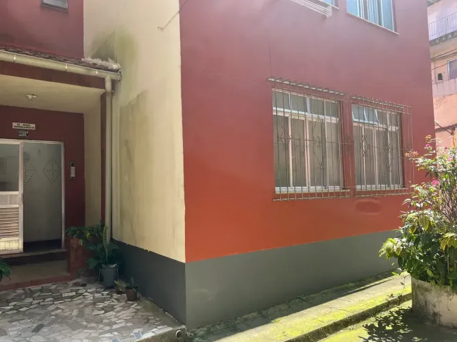 01 quarto em andar térreo no BNH do Alto da Serra.