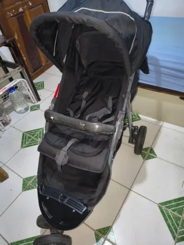 Cama carro e carrinho de bebê
