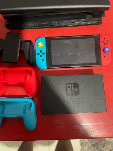 Nintendo switch desbloqueado - Seminovo tudo original.