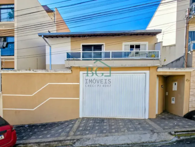 Excelente casa á venda no Jardim das Hortênsias em Poços de Caldas MG.