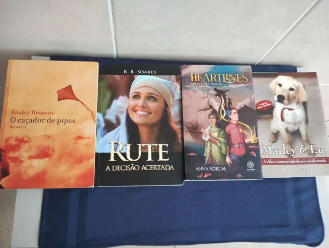 Livros variados em excelente estado.