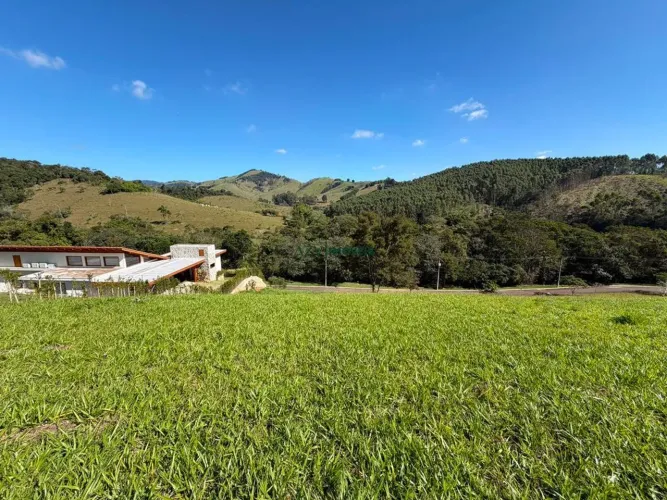 Terreno à venda no condomínio Village Parahybuna - Paraibuna - SP.