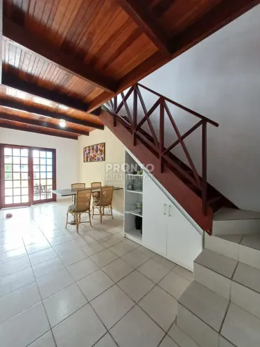 Casa de Condomínio com 5 quartos em Carneiros