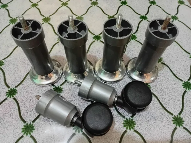 Pezinhos de cama box perfeitos tenho 6 jogo completo