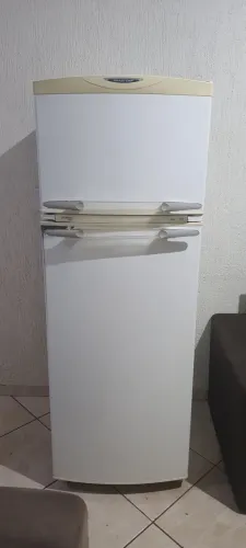 Geladeira de 360 litros Brastemp