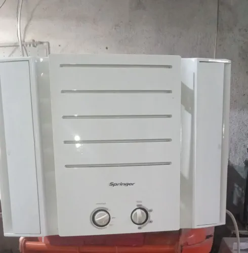ar condicionado 220v 7.500 e outro 10 mil