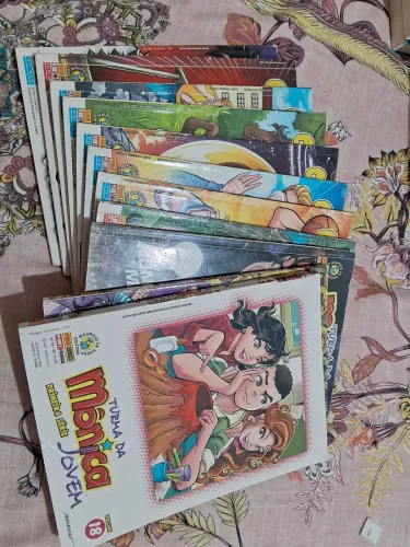 Gibis Turma da Mônica Jovem e Chico Bento moço