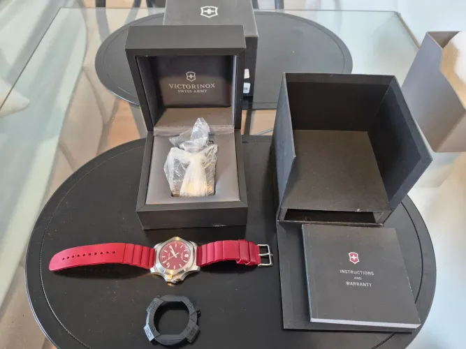 Relógio Victorinox INOX vermelho