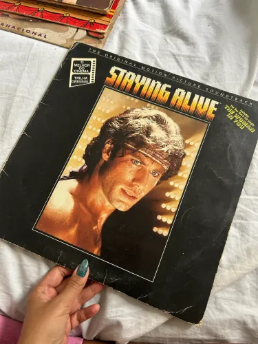 Lp staying alive trilha sonora