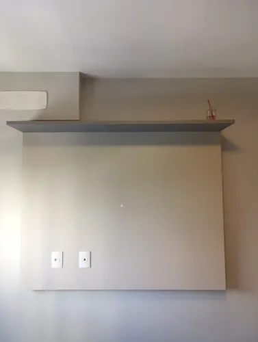 Painel para TV em madeira de parede