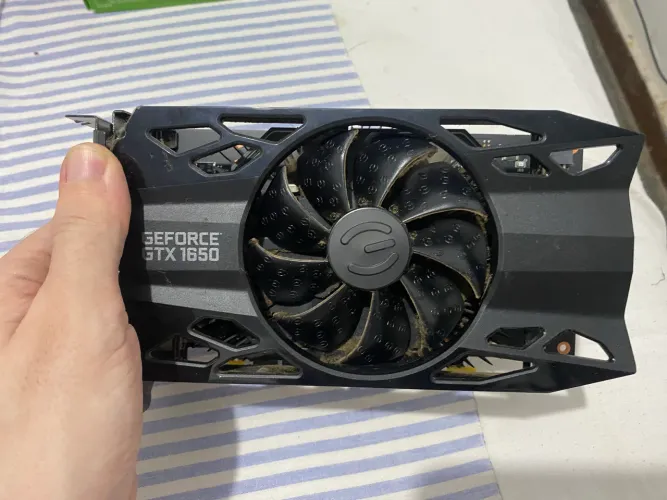 Gtx 1650 EVGA usada