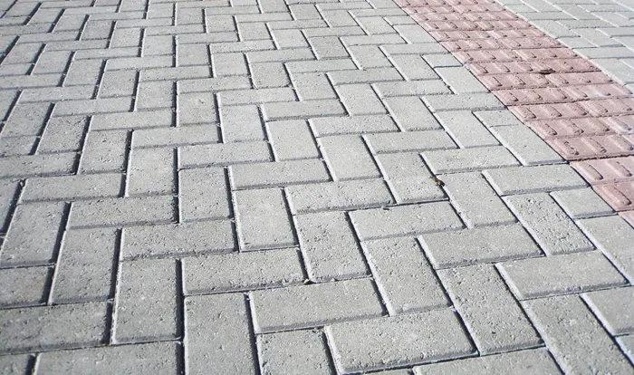 Trabalho com pavimentação com paver